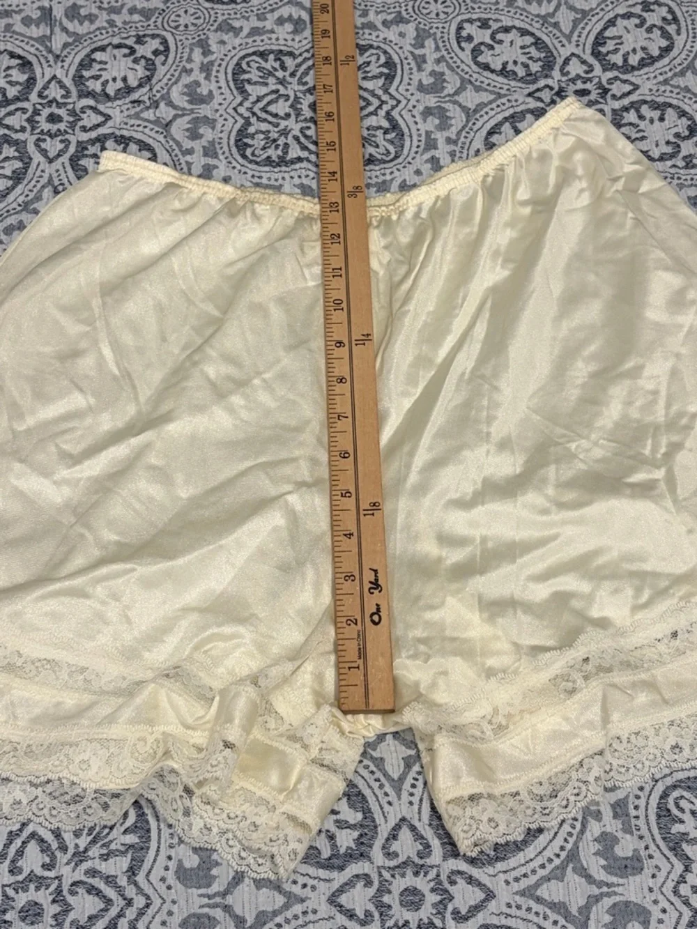 Vintage Nylon Lace-Trim Slip Shorts - Cream Large - Picture 4 of 6